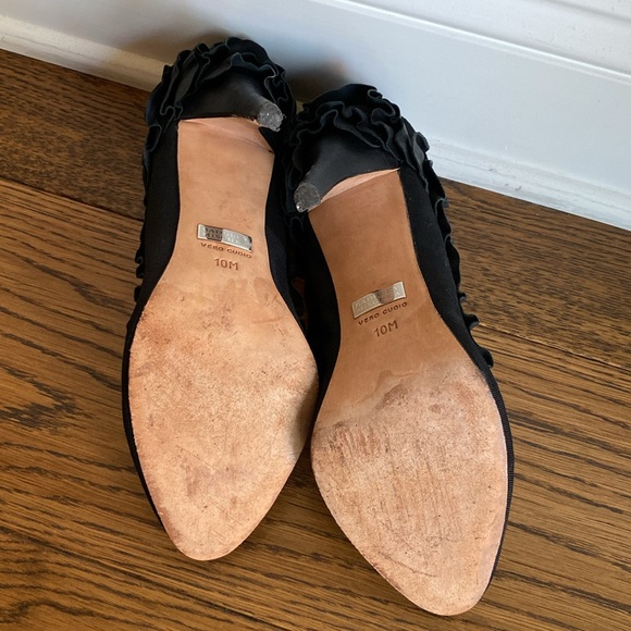 Badgley Mischka Tai Ruffle Pumps - Picture 6 of 8